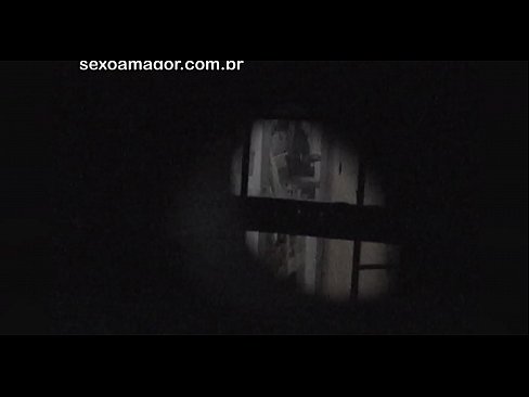 ❤️ Blondie vin an kasèt yon voyeur nan katye kache dèyè brik kre ❌ Videyo fout nan nou ☑